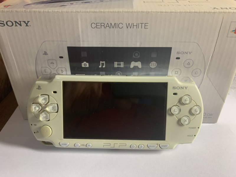 PSP 2000 Ceramic White + 32GB (~2300 Игр). Купить PSP 2000 Ceramic White + 32GB (~2300 Игр) в магазине 66game.ru