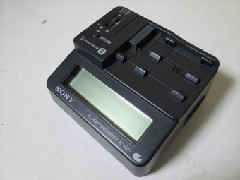 Зарядное устройство для аккумуляторов SONY AC-VQ11 Quick charger