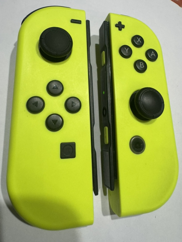 картинка Набор из 2х контроллеров Joy-Con (желтого цвета) USED. Купить Набор из 2х контроллеров Joy-Con (желтого цвета) USED в магазине 66game.ru