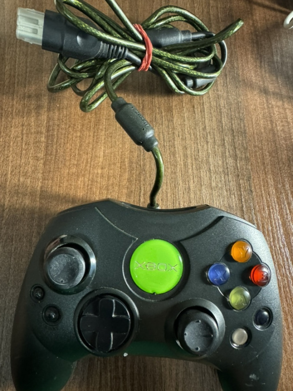 картинка Оригинальный геймпад Xbox Original чёрный (Б/У). Купить Оригинальный геймпад Xbox Original чёрный (Б/У) в магазине 66game.ru