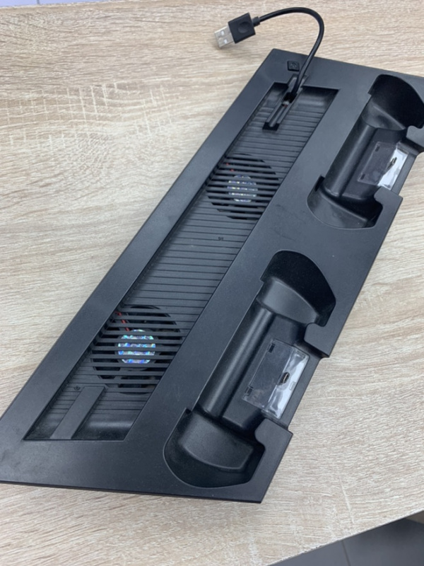 картинка Подставка вертикальная для консоли PS4 Slim с охлаждением Б/У. Купить Подставка вертикальная для консоли PS4 Slim с охлаждением Б/У в магазине 66game.ru