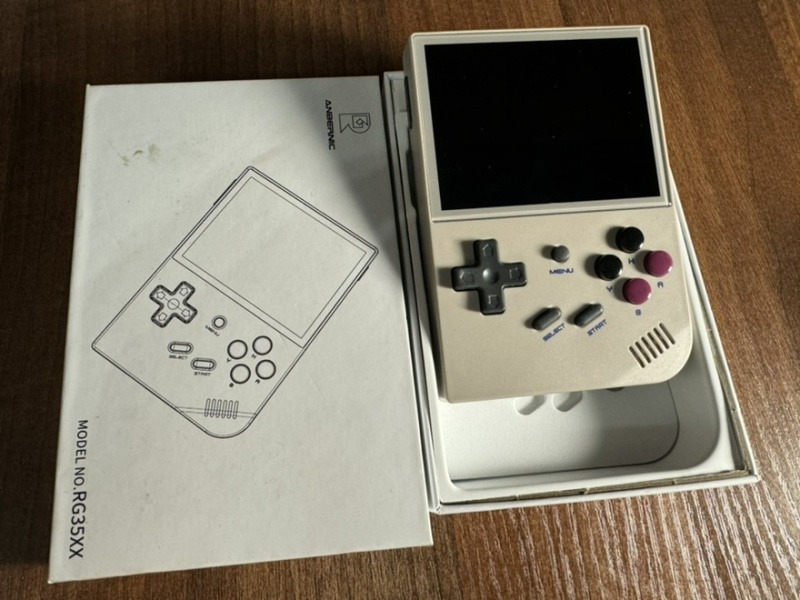 картинка Игровая консоль Anbernic RG35XX  от магазина 66game.ru