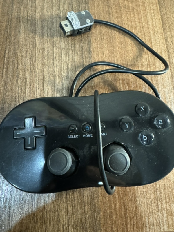 картинка Wii Controller Classic (черный) Китай USED. Купить Wii Controller Classic (черный) Китай USED в магазине 66game.ru