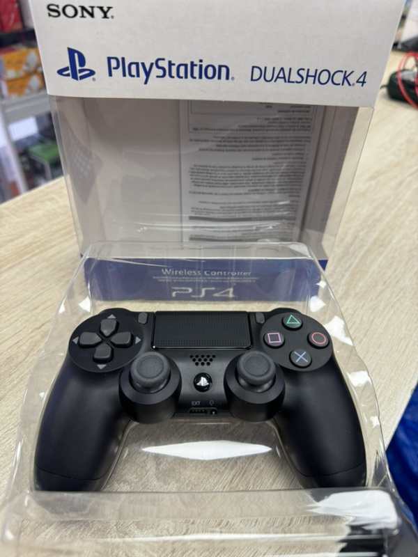 картинка Геймпад DualShock 4 v2 Black для PS4 REF Sony. Купить Геймпад DualShock 4 v2 Black для PS4 REF Sony в магазине 66game.ru