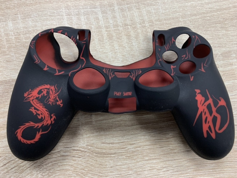 картинка Силиконовый черный чехол джойстика PS-4 (Красный дракон) . Купить Силиконовый черный чехол джойстика PS-4 (Красный дракон)  в магазине 66game.ru