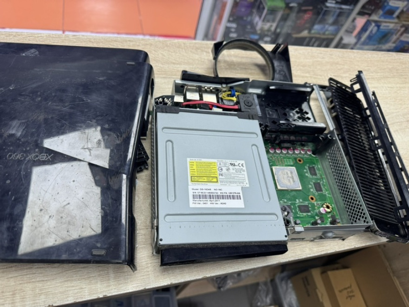картинка Останки Xbox 360 Slim USED от магазина 66game.ru