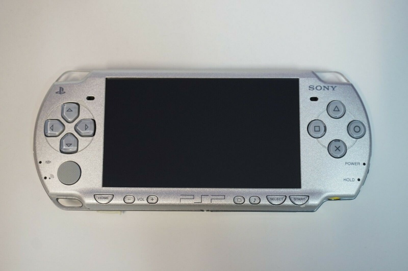 PSP 2008 Silver + 32 Gb (Игры) [USED]. Купить PSP 2008 Silver + 32 Gb (Игры) [USED] в магазине 66game.ru