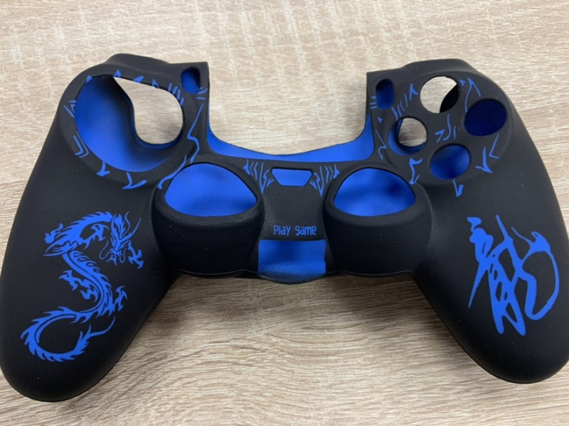 картинка Силиконовый черный чехол джойстика PS-4 (Синий дракон). Купить Силиконовый черный чехол джойстика PS-4 (Синий дракон) в магазине 66game.ru