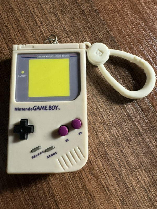 картинка Брелок клипса Classic Gray Game Boy Console Paladone от магазина 66game.ru