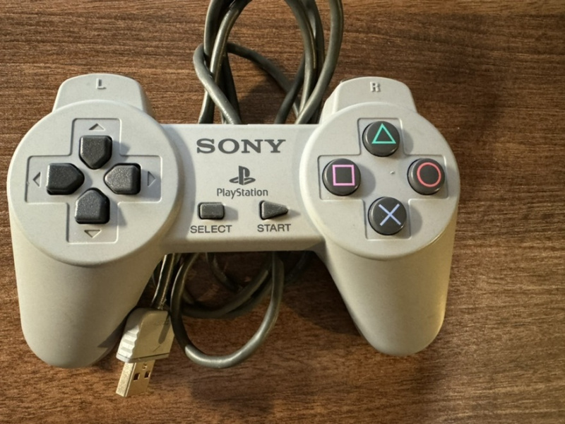 картинка Геймпад для PS One Classic USED. Купить Геймпад для PS One Classic USED в магазине 66game.ru