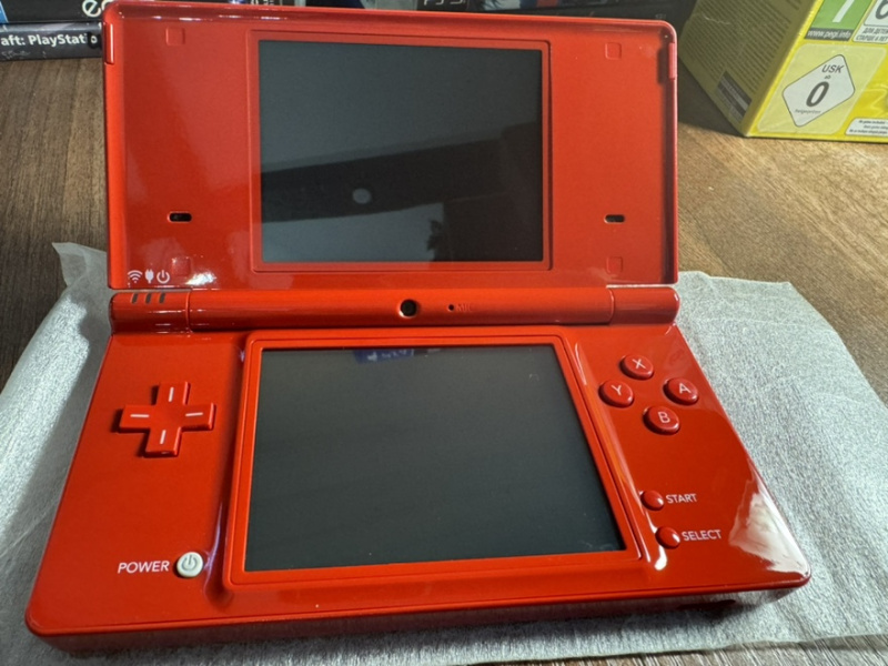 Nintendo Dsi красная Новая!!!. Купить Nintendo Dsi красная Новая!!! в магазине 66game.ru