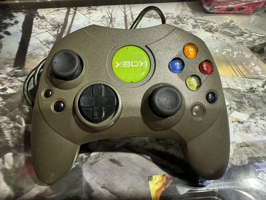 картинка Оригинальный геймпад Xbox Original (Б/У). Купить Оригинальный геймпад Xbox Original (Б/У) в магазине 66game.ru