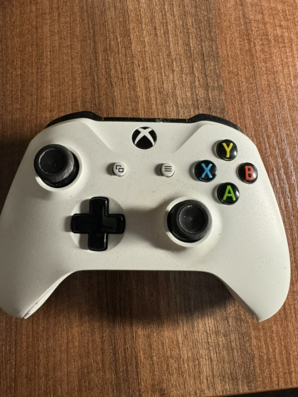 картинка Оригинальный Геймпад Xbox One на запчасти от магазина 66game.ru