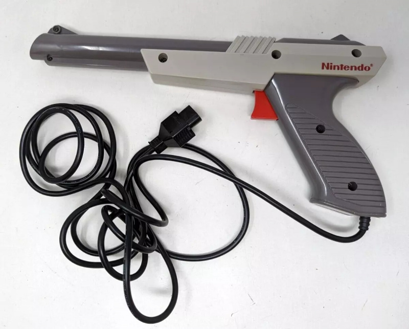 картинка Пистолет NES Zapper ретро. Купить Пистолет NES Zapper ретро в магазине 66game.ru
