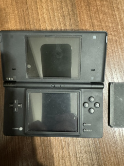 Nintendo DSi на разбор неисправна