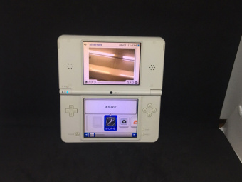 Nintendo DSi XL White 4