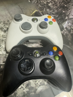 Два геймпада 360 на разбор