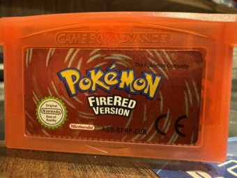 Pokemon - Fire Red Version (английская  версия)[GBA]