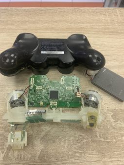 Оригинальный геймпад PS3 на разбор