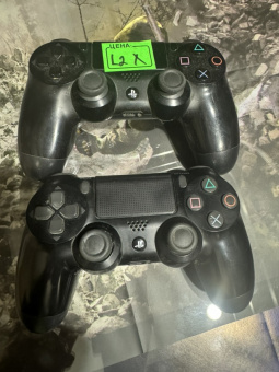 Два геймпада PS4 на разбор