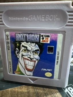 Batman Beyond - Return of the Joker (Game Boy Color) 1