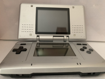 Nintendo DS серебристая