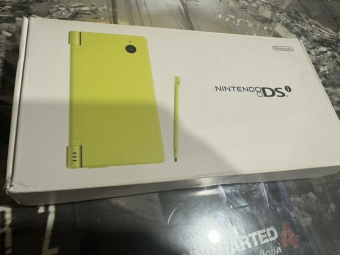 Nintendo DSi лайм в коробке