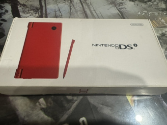Nintendo DSi красная в коробке