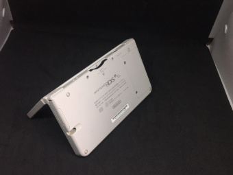 Nintendo DSi XL White 3